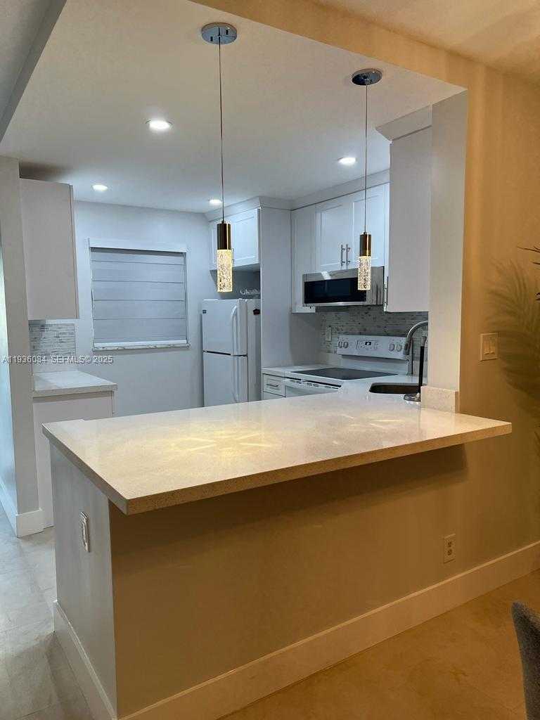 Small Image of 1541 SOUTH OCEAN BLVD #225, Lauderdale By The Sea Number 11