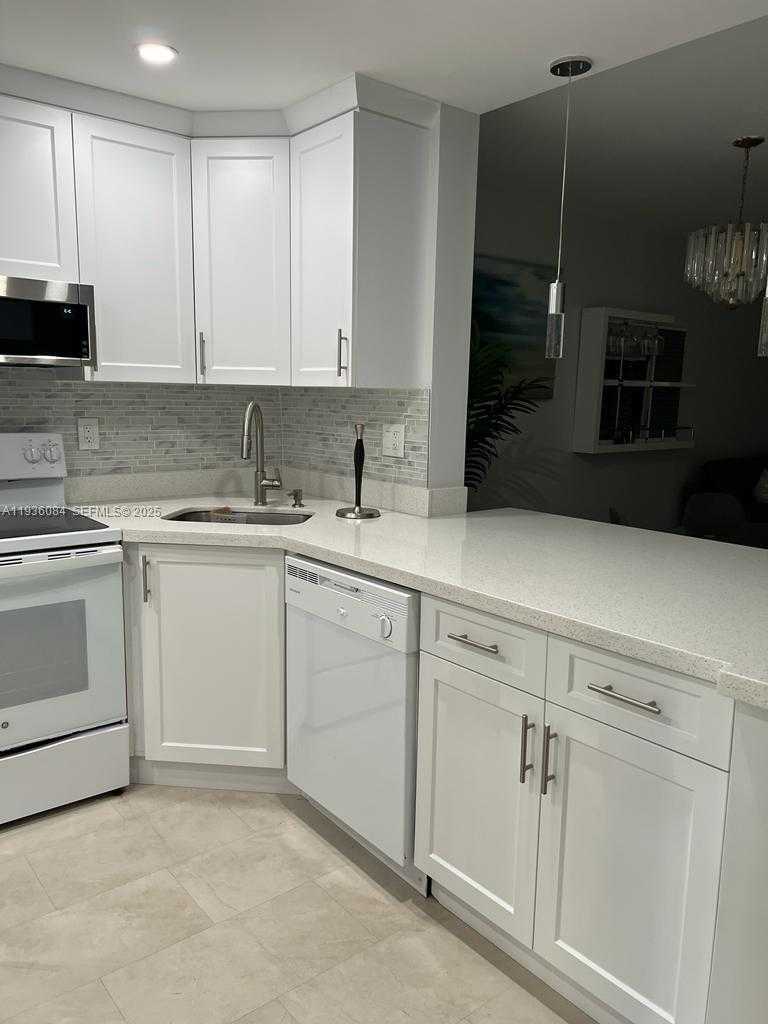 Small Image of 1541 SOUTH OCEAN BLVD #225, Lauderdale By The Sea Number 12