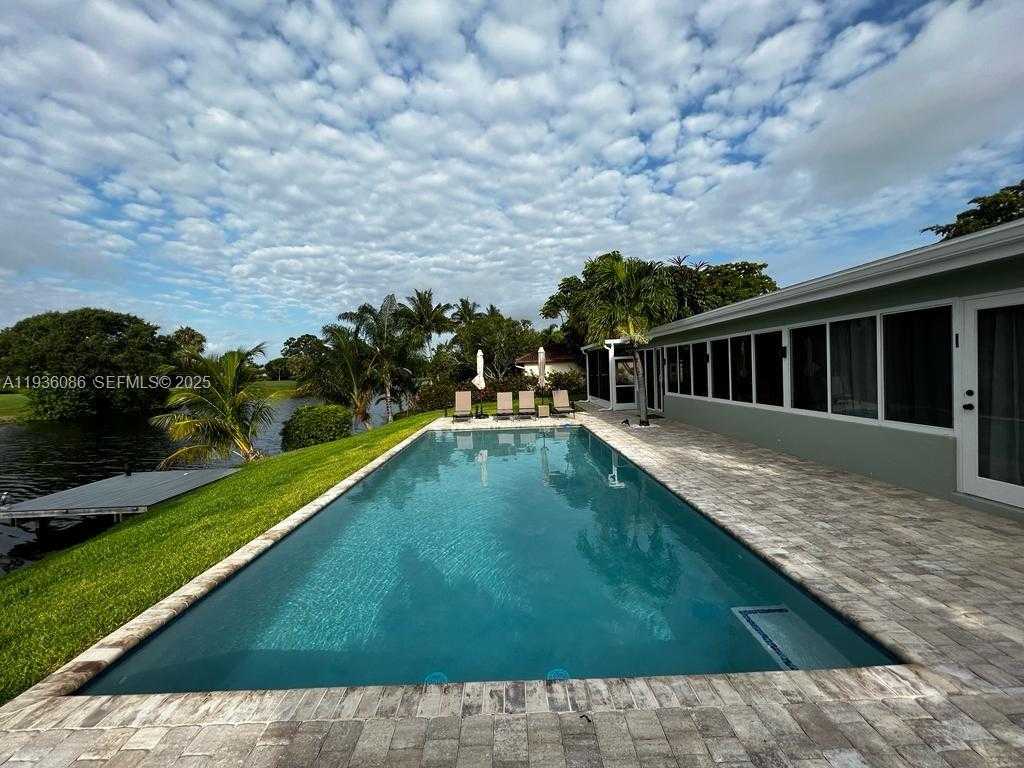 Small Image of 3324 LAKEVIEW BLVD, Delray Beach Number 24