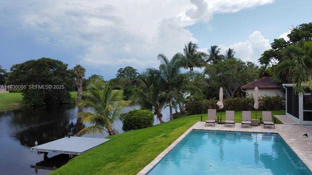 Small Image of 3324 LAKEVIEW BLVD, Delray Beach Number 6