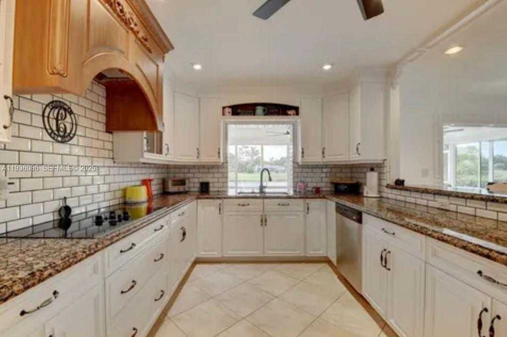 Small Image of 3324 LAKEVIEW BLVD, Delray Beach Number 9