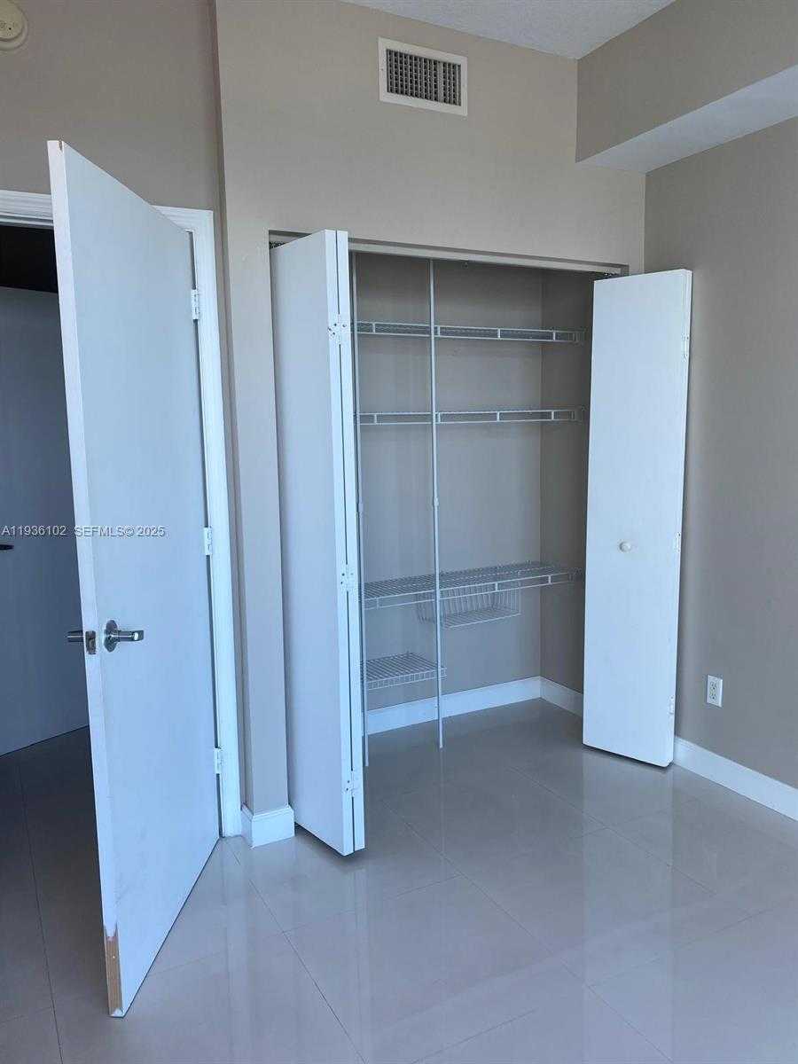 Small Image of 60 SOUTH WEST 13TH ST #1603, Miami Number 7