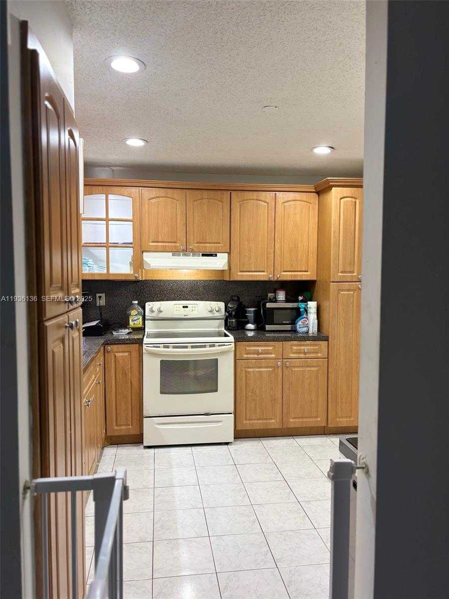 Small Image of 6460 NORTH WEST 192ND TER #6460, Hialeah Number 24