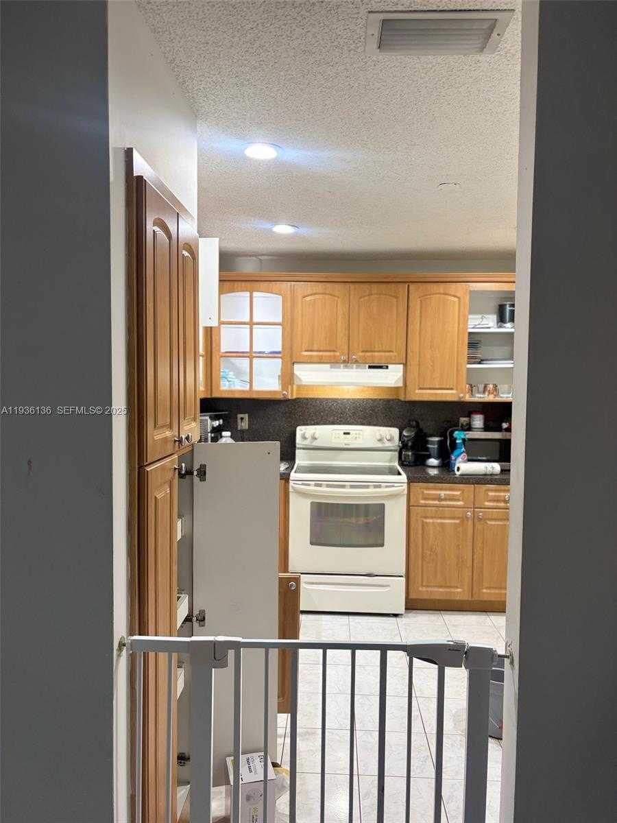 Small Image of 6460 NORTH WEST 192ND TER #6460, Hialeah Number 7