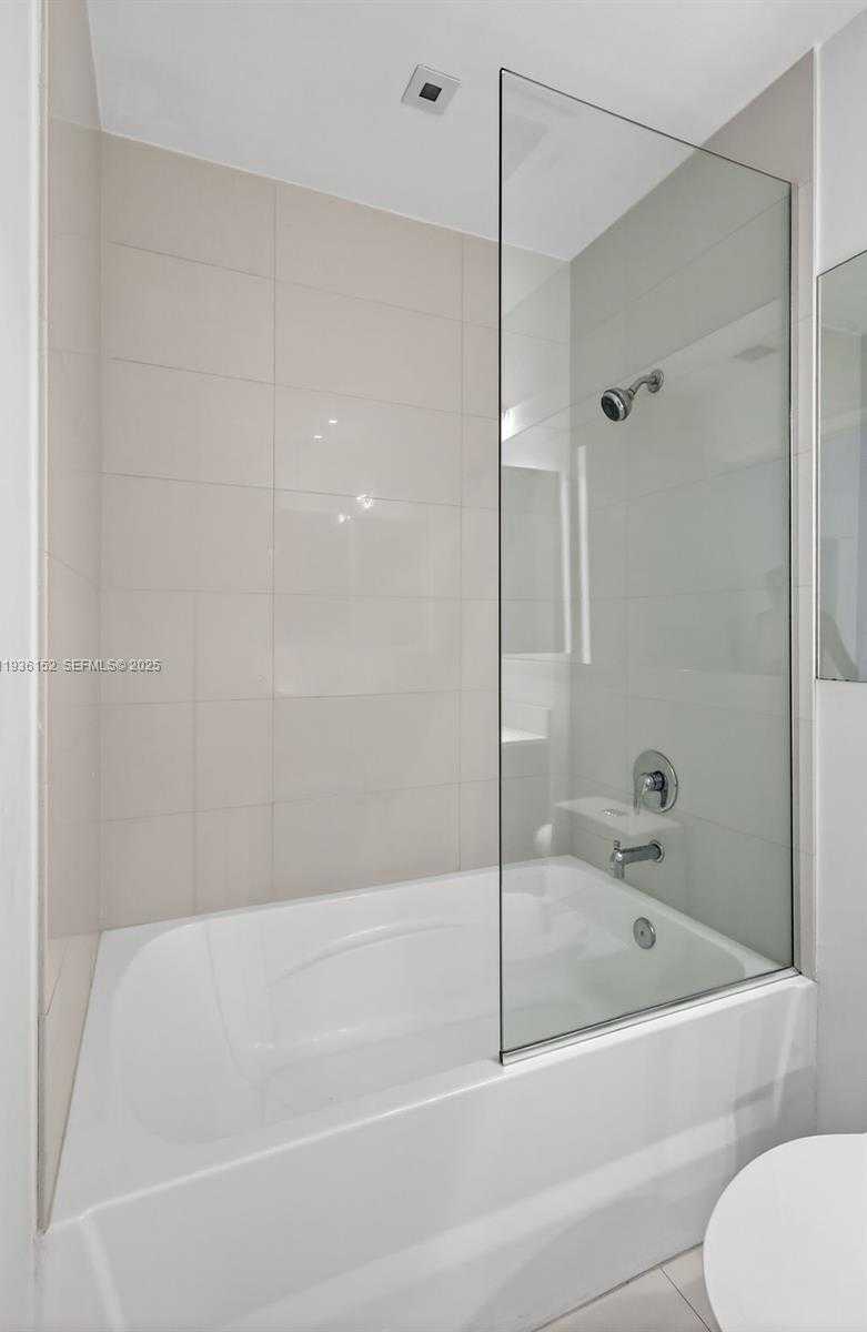 Small Image of 2020 NORTH BAYSHORE DR #3505, Miami Number 22