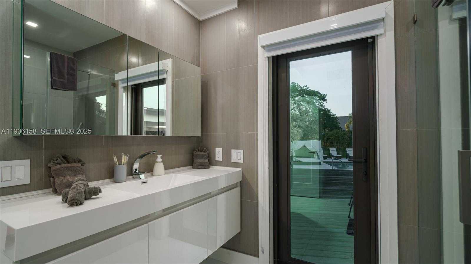 Small Image of 11861 NORTH WEST 4TH ST #., Plantation Number 42