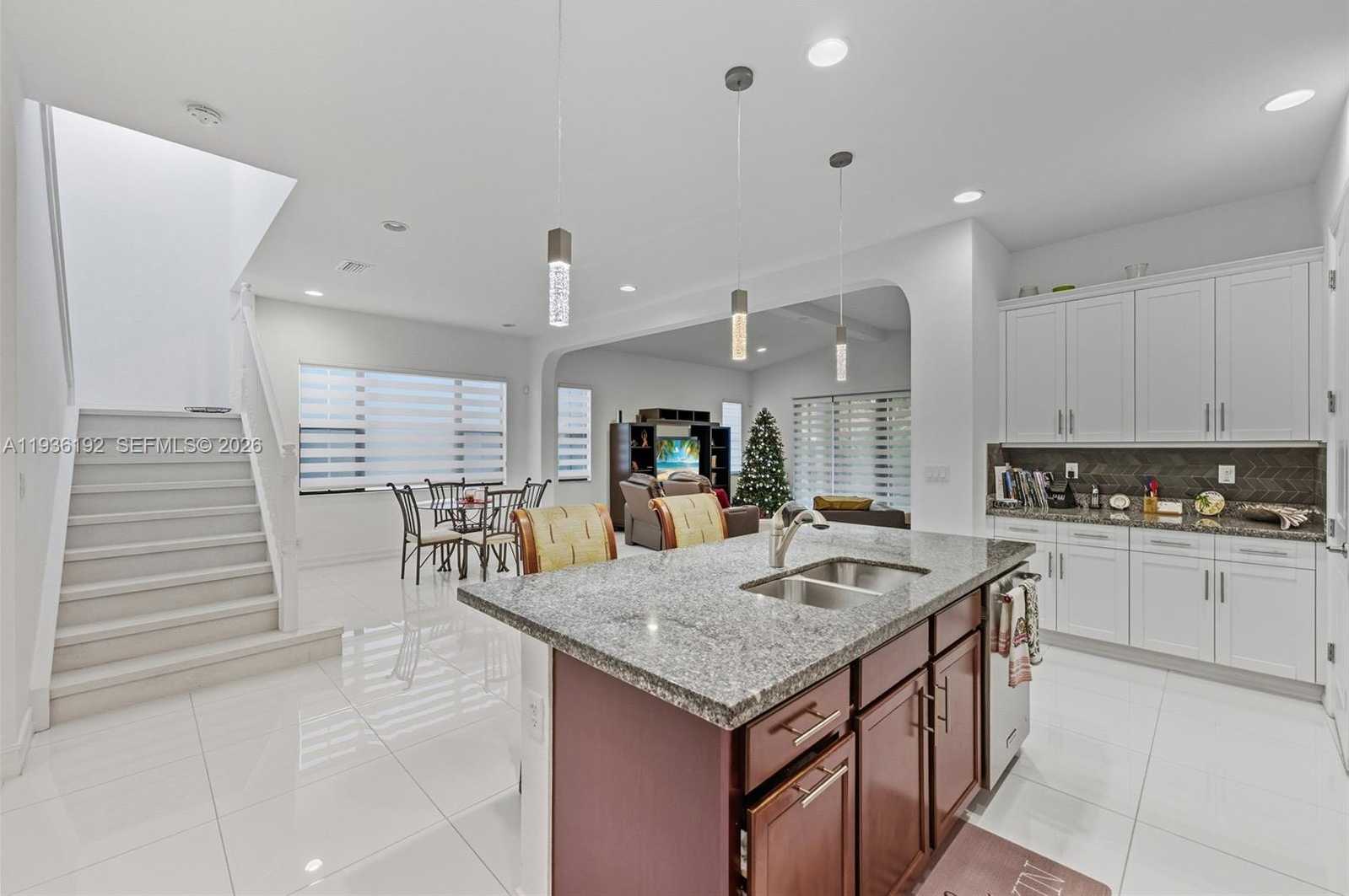 Small Image of 9220 EAST MERIDIAN DR, Parkland Number 8