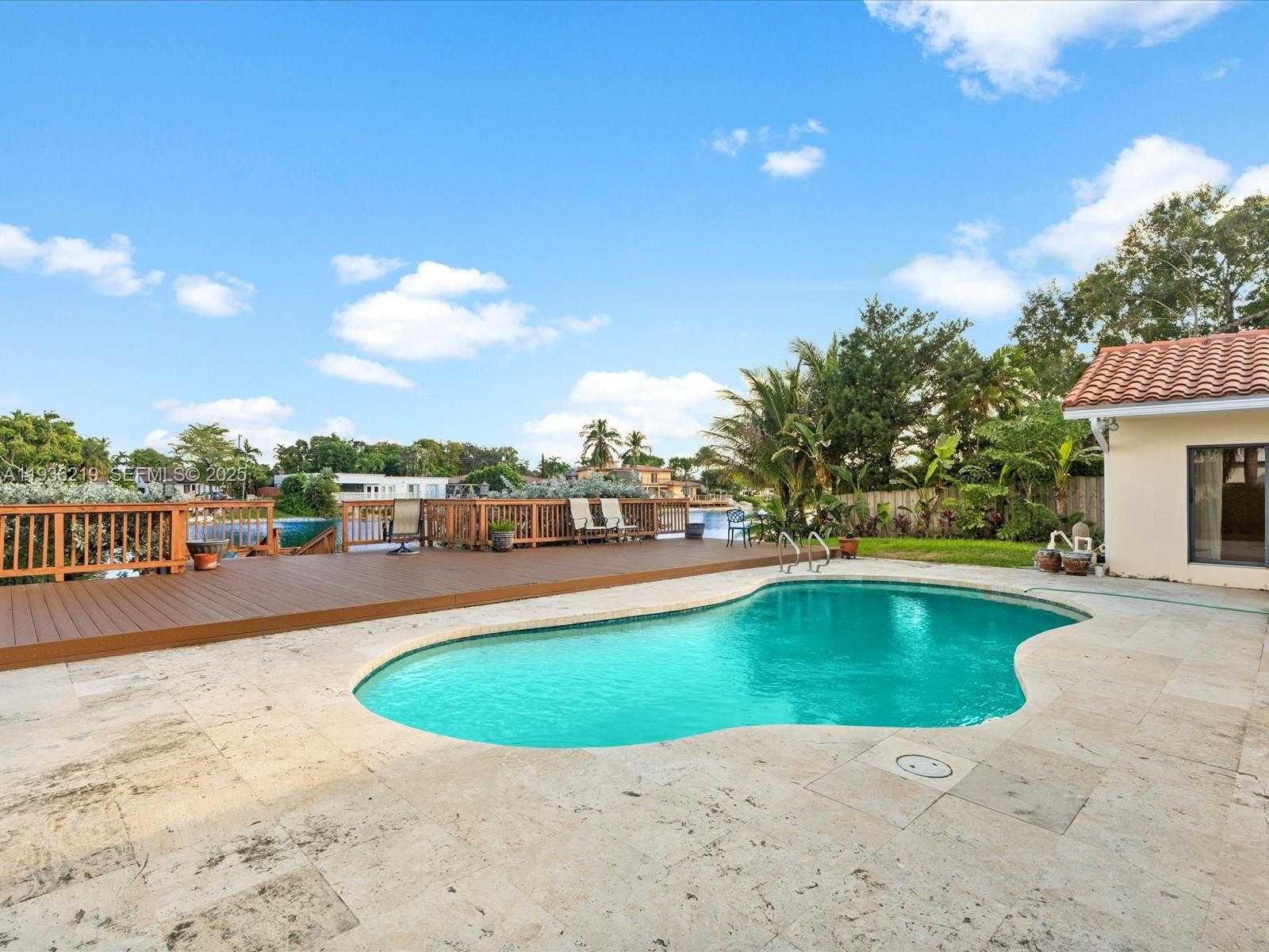 Small Image of 21151 NORTH EAST 22ND CT, Miami Number 12