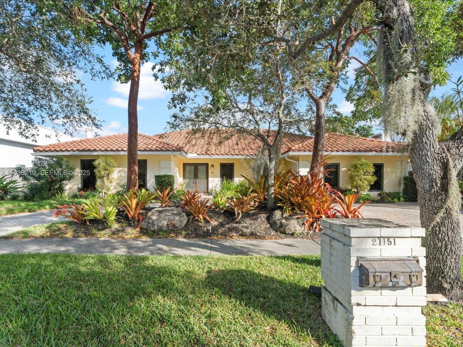 Small Image of 21151 NORTH EAST 22ND CT, Miami Number 2