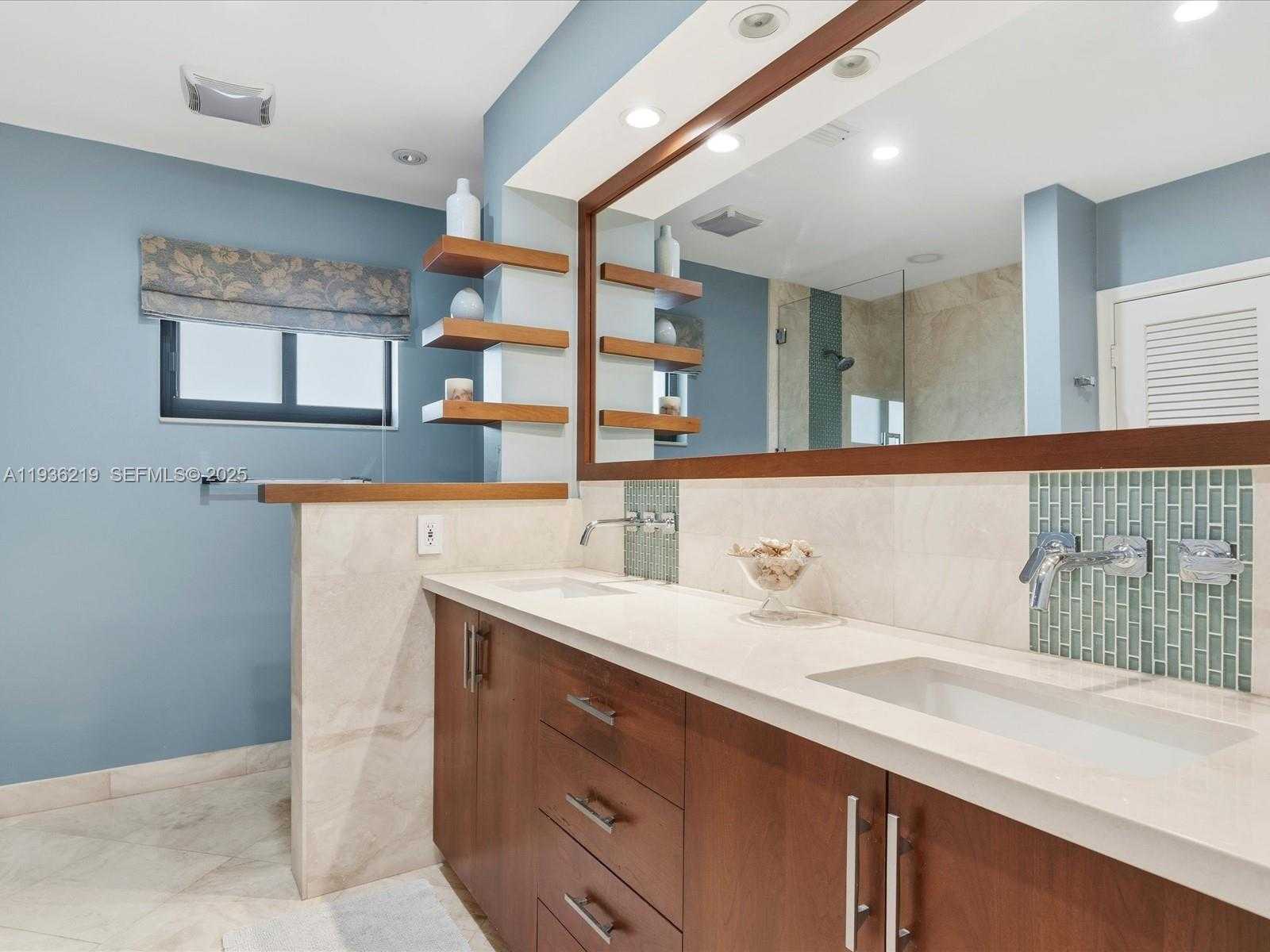 Small Image of 21151 NORTH EAST 22ND CT, Miami Number 28