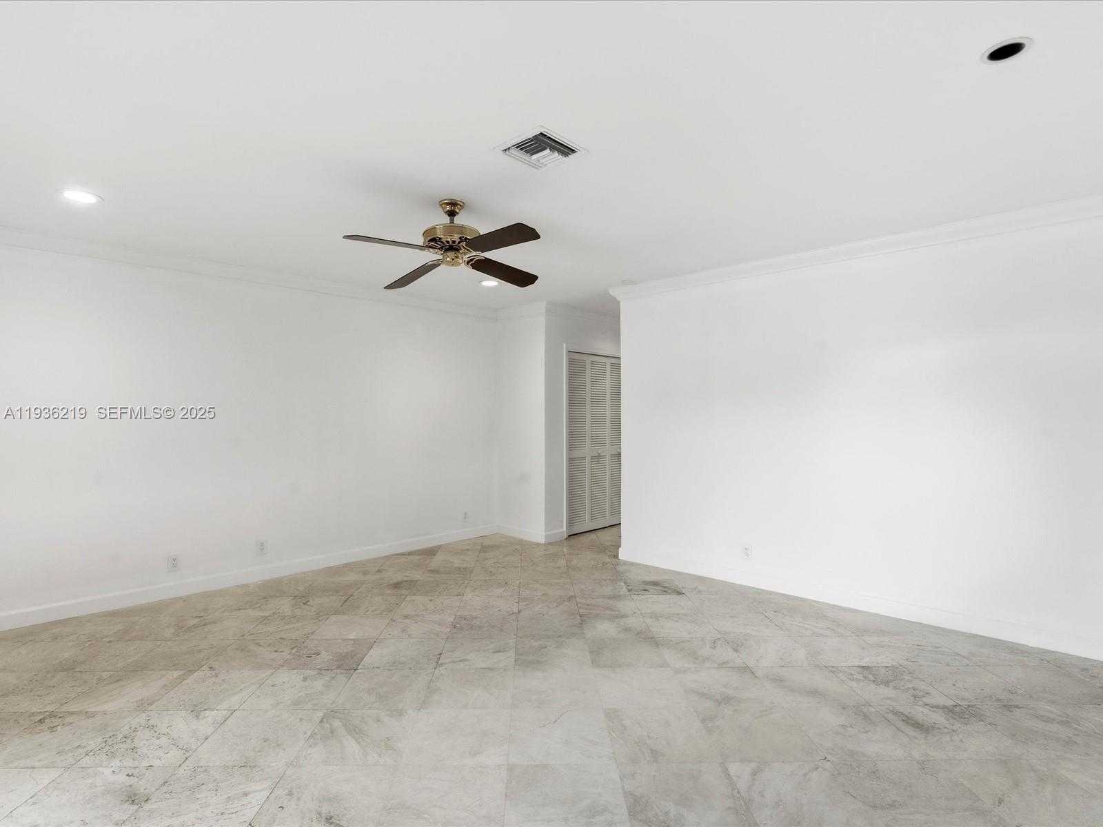 Small Image of 21151 NORTH EAST 22ND CT, Miami Number 33