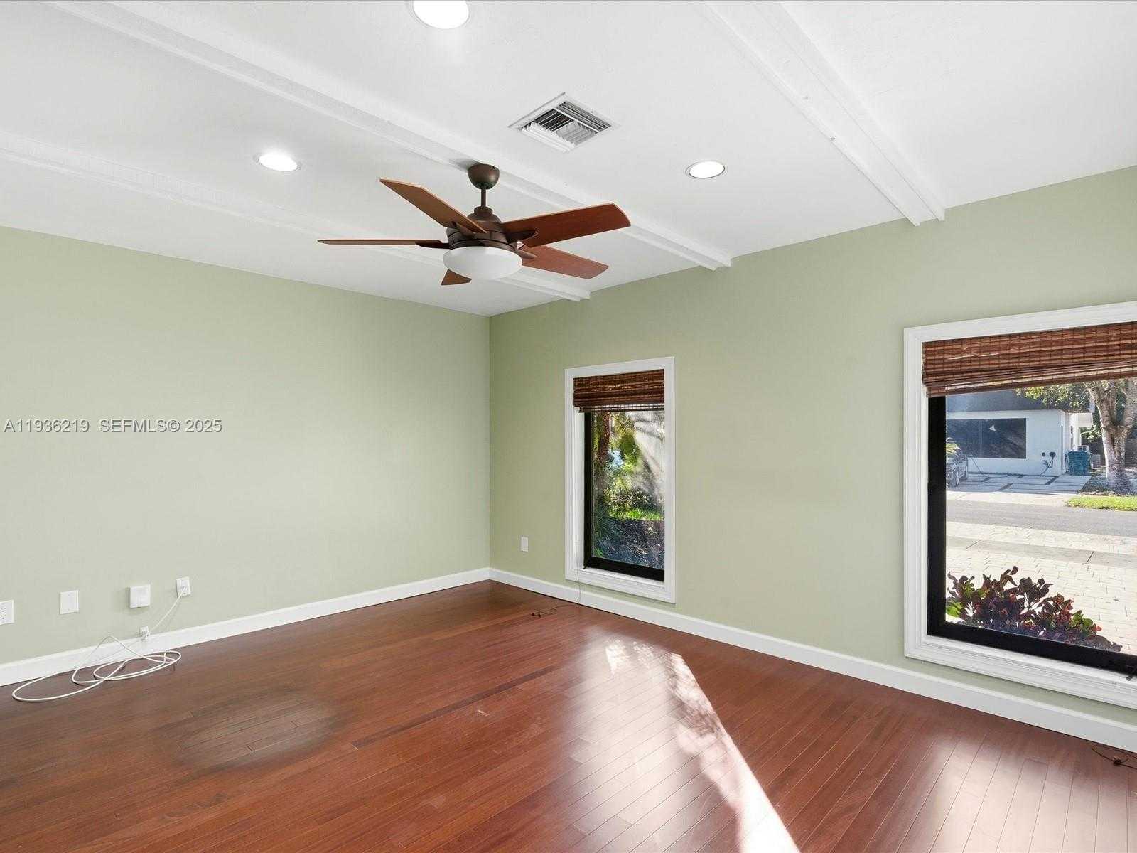 Small Image of 21151 NORTH EAST 22ND CT, Miami Number 36