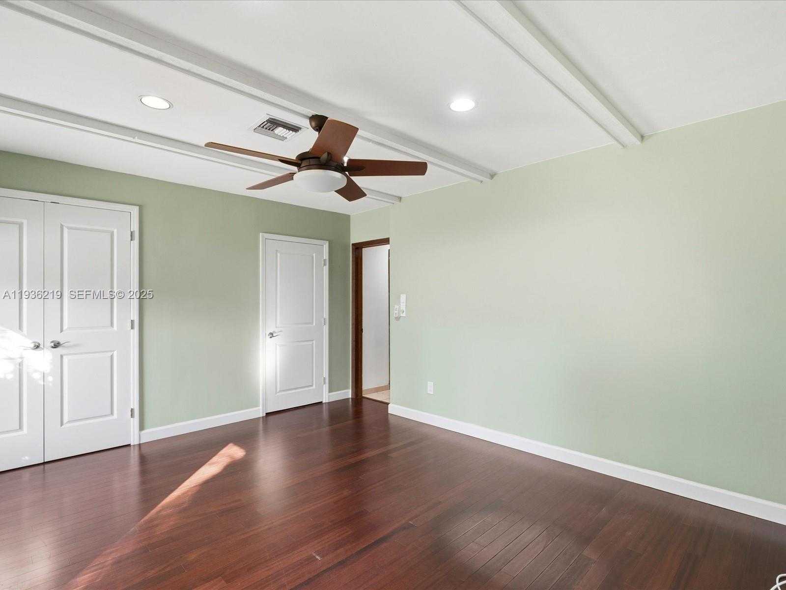 Small Image of 21151 NORTH EAST 22ND CT, Miami Number 37