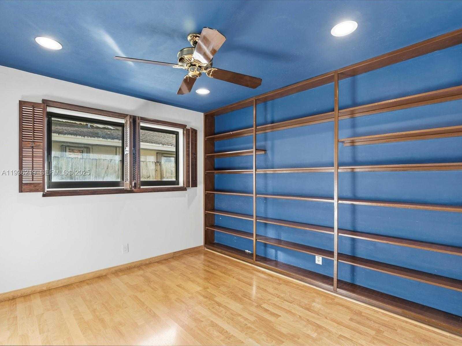 Small Image of 21151 NORTH EAST 22ND CT, Miami Number 39