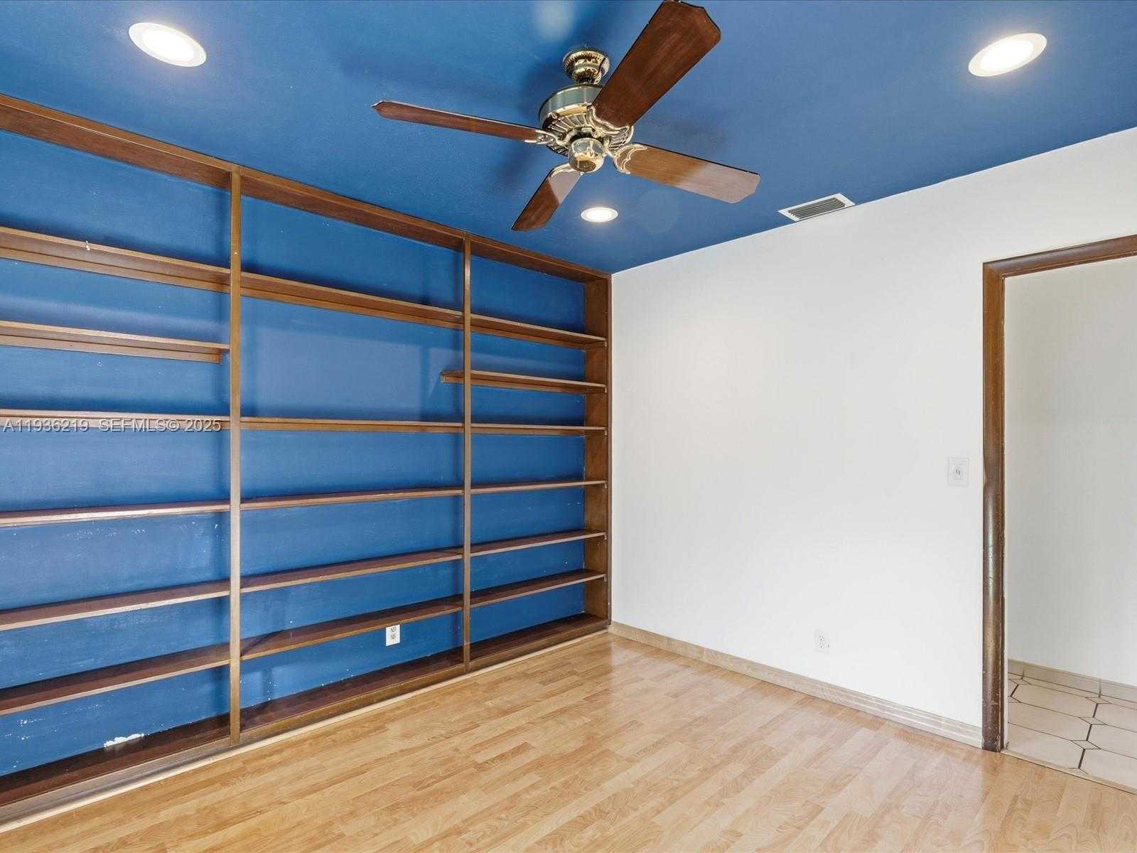 Small Image of 21151 NORTH EAST 22ND CT, Miami Number 40