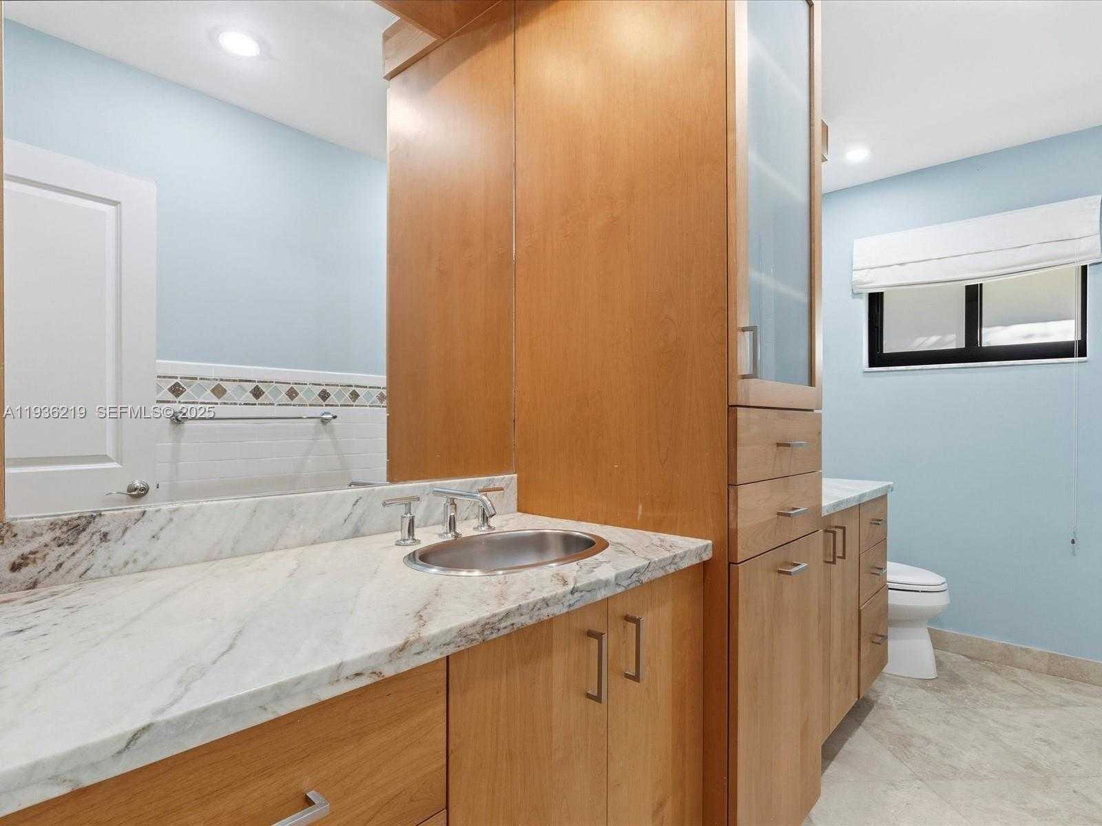 Small Image of 21151 NORTH EAST 22ND CT, Miami Number 41