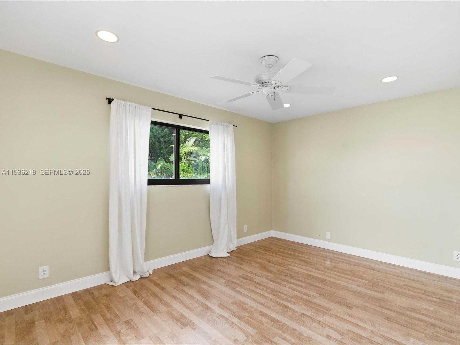 Small Image of 21151 NORTH EAST 22ND CT, Miami Number 45