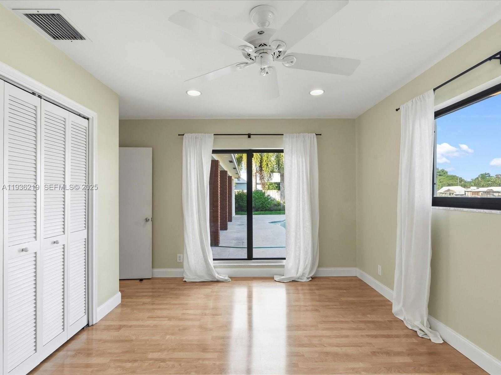 Small Image of 21151 NORTH EAST 22ND CT, Miami Number 46