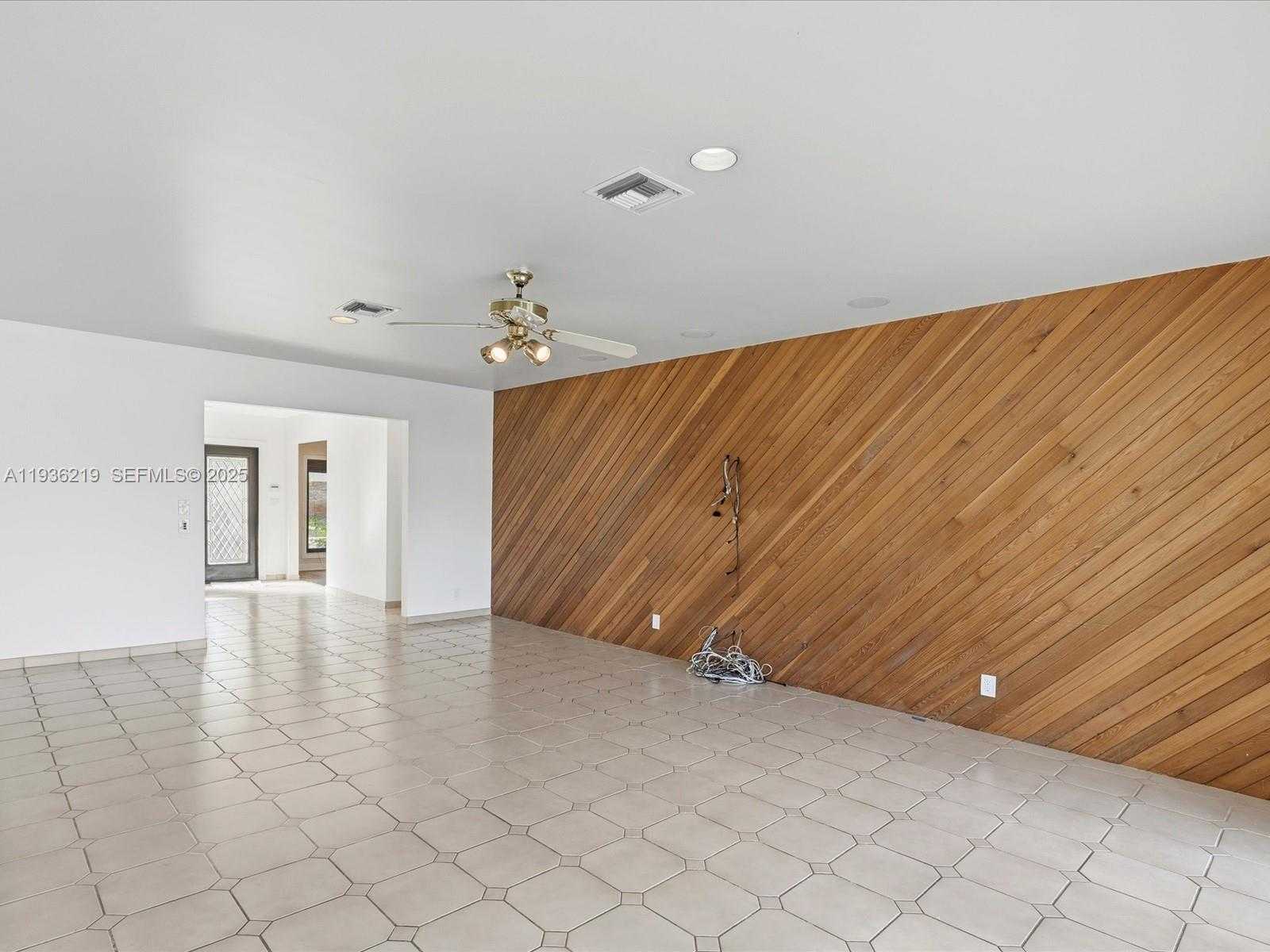 Small Image of 21151 NORTH EAST 22ND CT, Miami Number 52