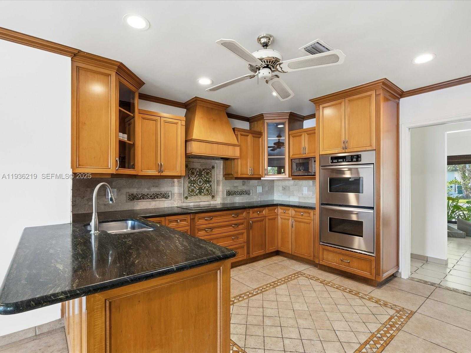 Small Image of 21151 NORTH EAST 22ND CT, Miami Number 55