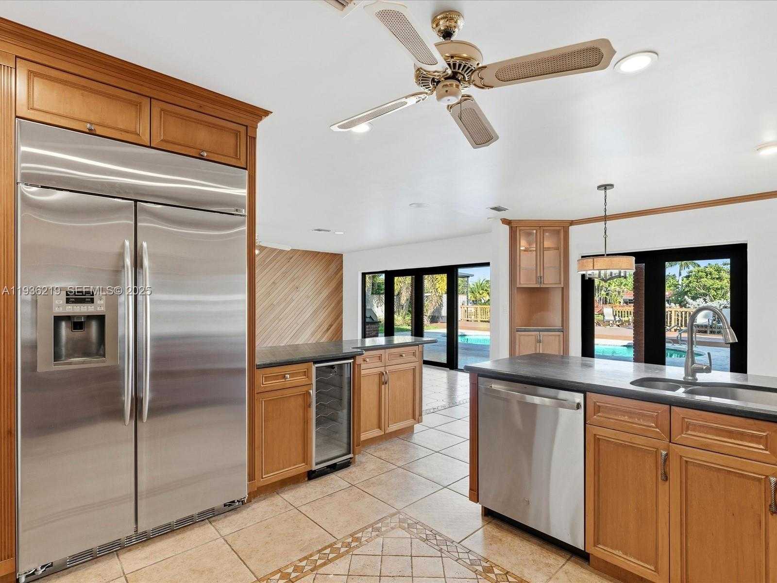 Small Image of 21151 NORTH EAST 22ND CT, Miami Number 57