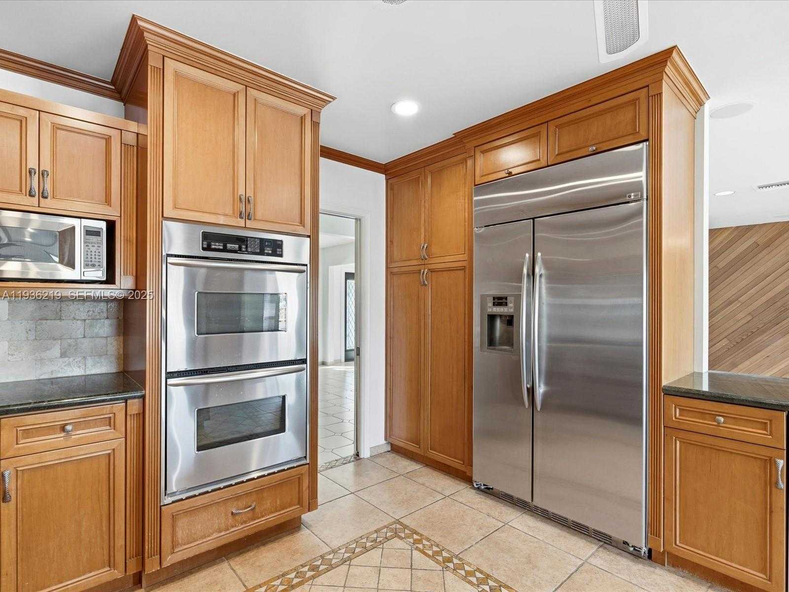 Small Image of 21151 NORTH EAST 22ND CT, Miami Number 58