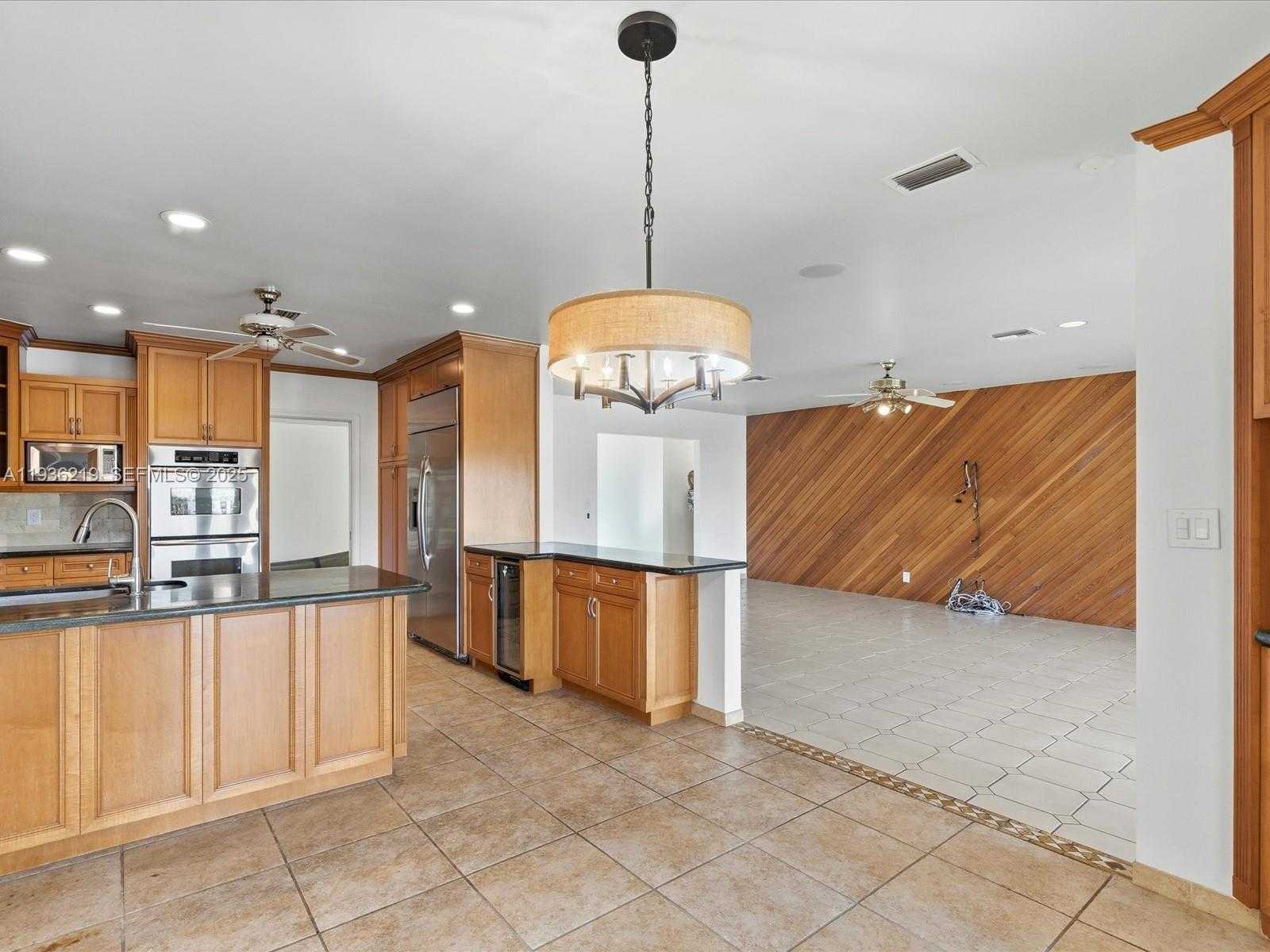 Small Image of 21151 NORTH EAST 22ND CT, Miami Number 62