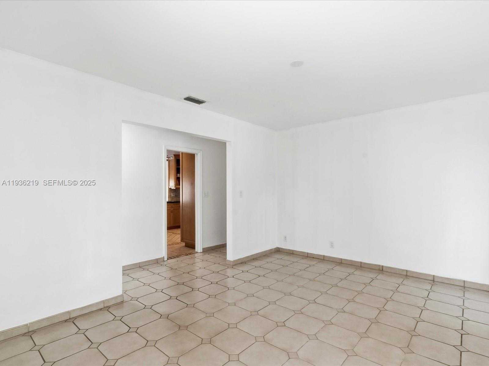 Small Image of 21151 NORTH EAST 22ND CT, Miami Number 63