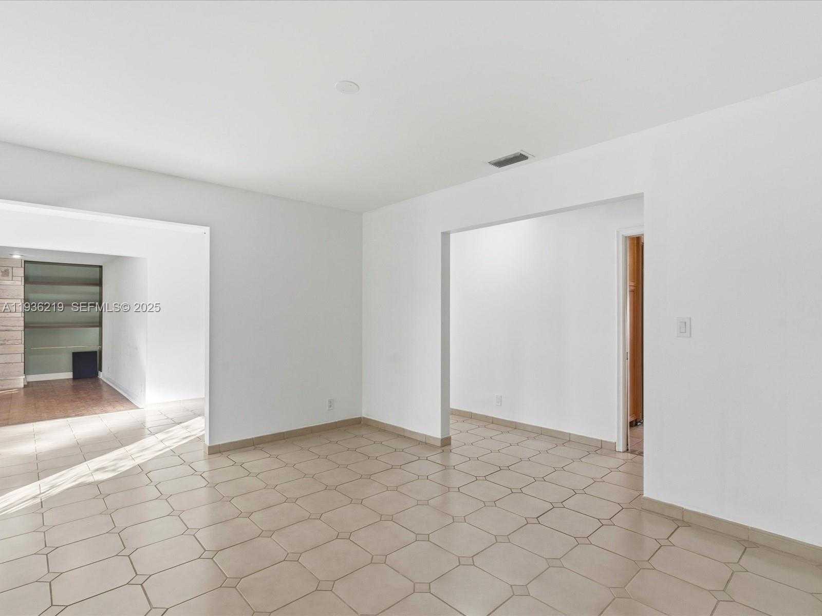 Small Image of 21151 NORTH EAST 22ND CT, Miami Number 64