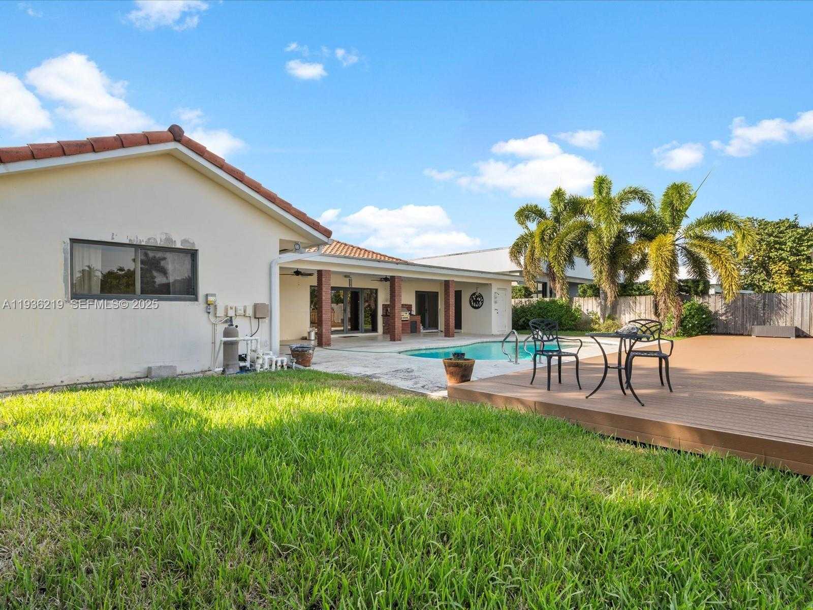 Small Image of 21151 NORTH EAST 22ND CT, Miami Number 7