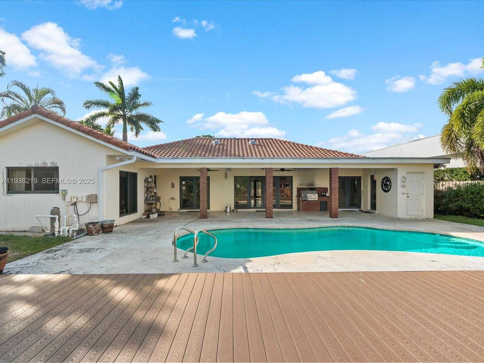 Small Image of 21151 NORTH EAST 22ND CT, Miami Number 9