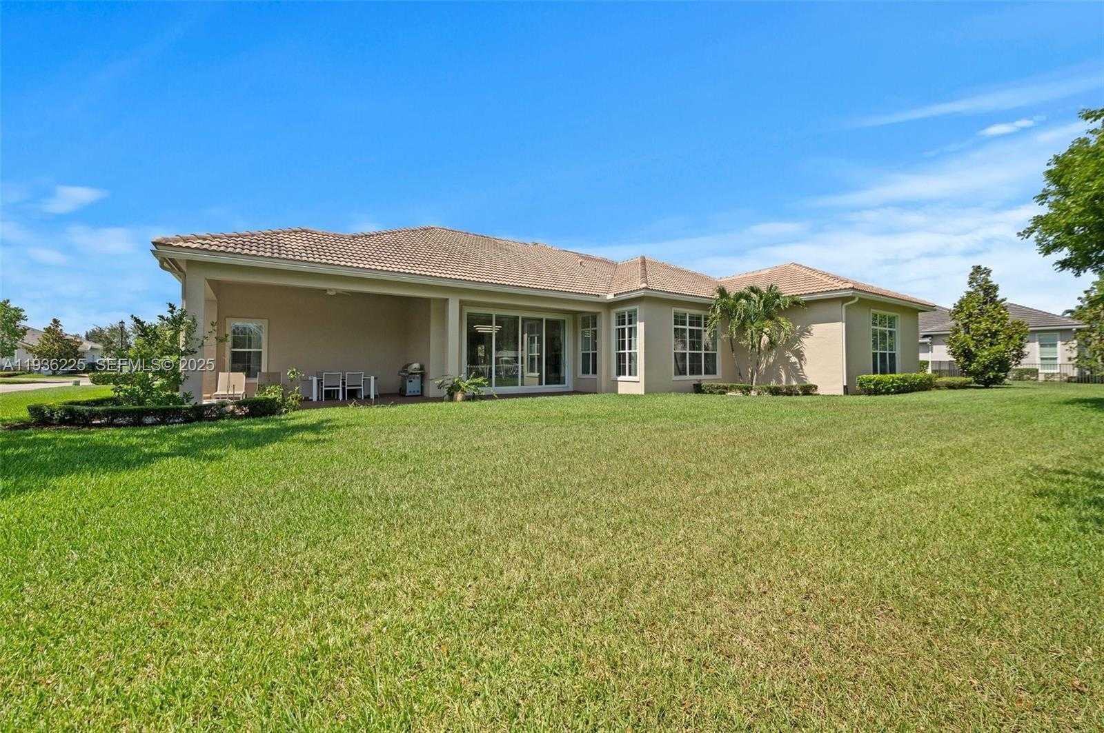 Small Image of 5292 SOUTH STERLING RANCH CIR, Davie Number 38