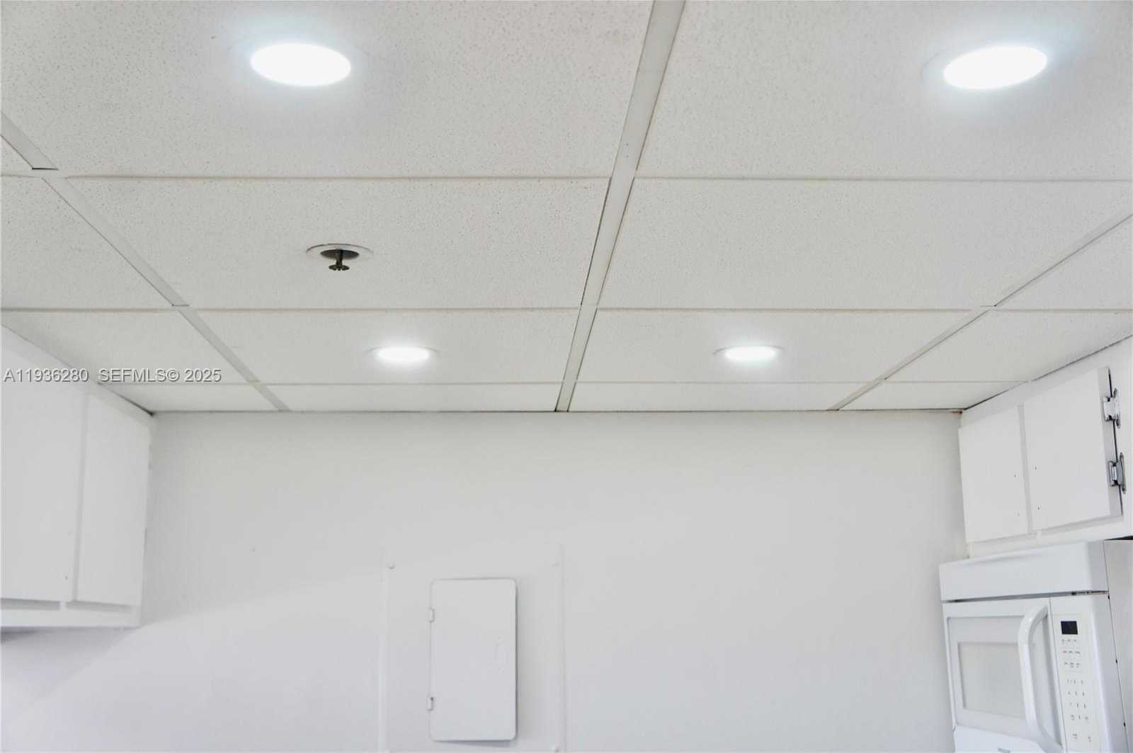 Small Image of 7601 EAST TREASURE DR #1406, North Bay Village Number 3