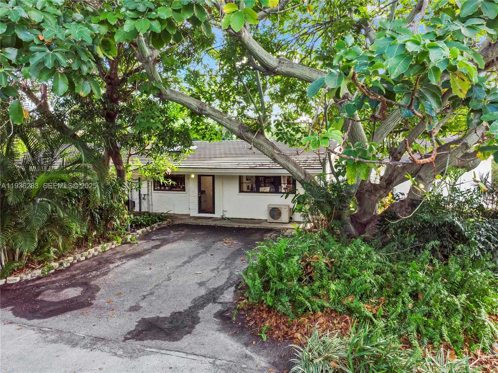 Small Image of 2132 MIDDLE RIVER DR, Fort Lauderdale Number 7