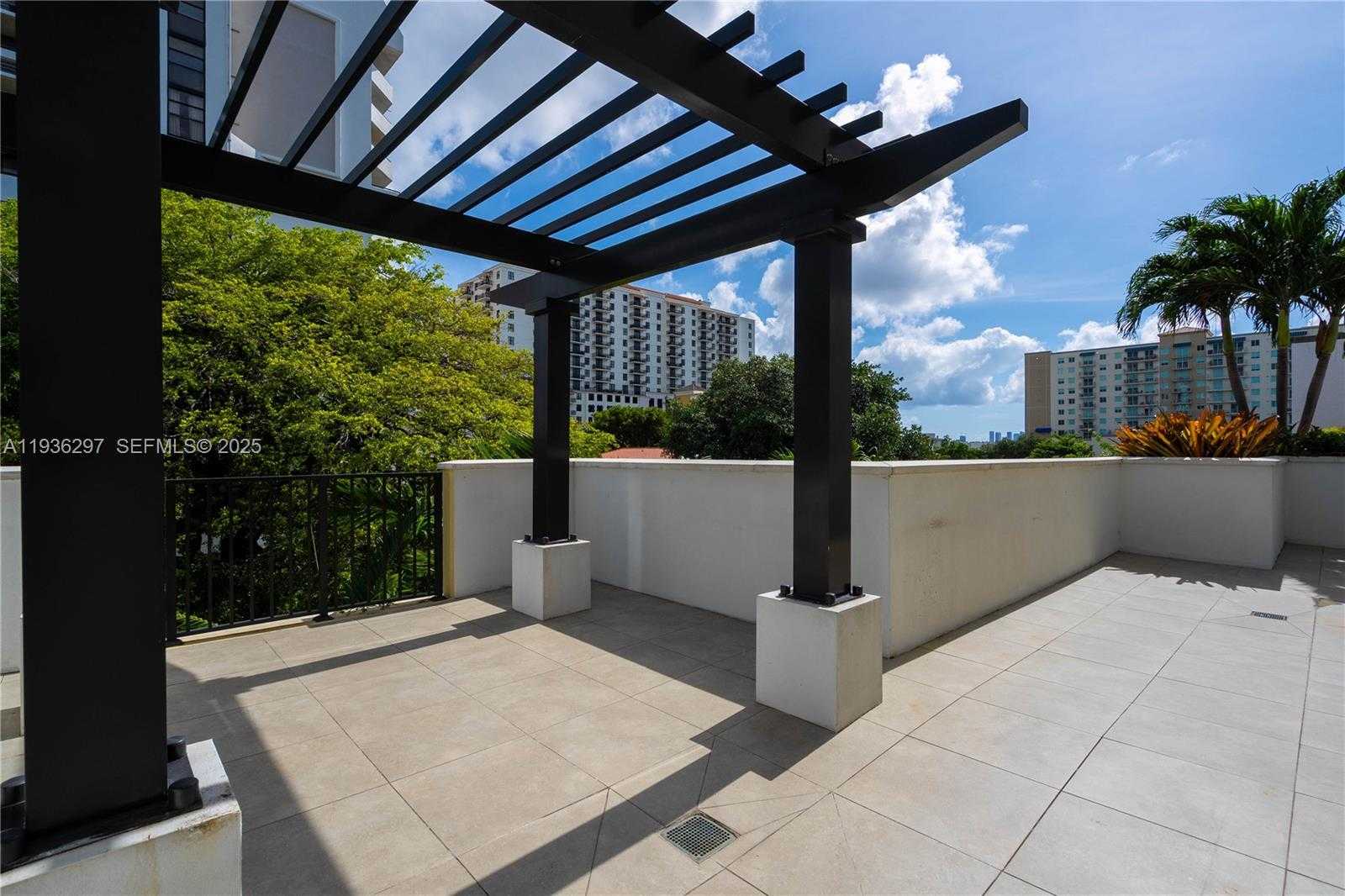 Small Image of 1091 GALIANO ST #306, Coral Gables Number 3