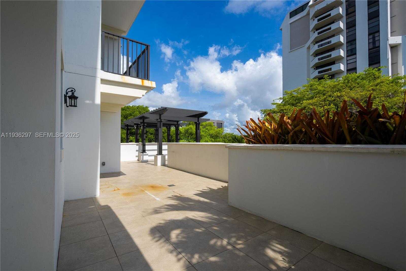 Small Image of 1091 GALIANO ST #306, Coral Gables Number 31