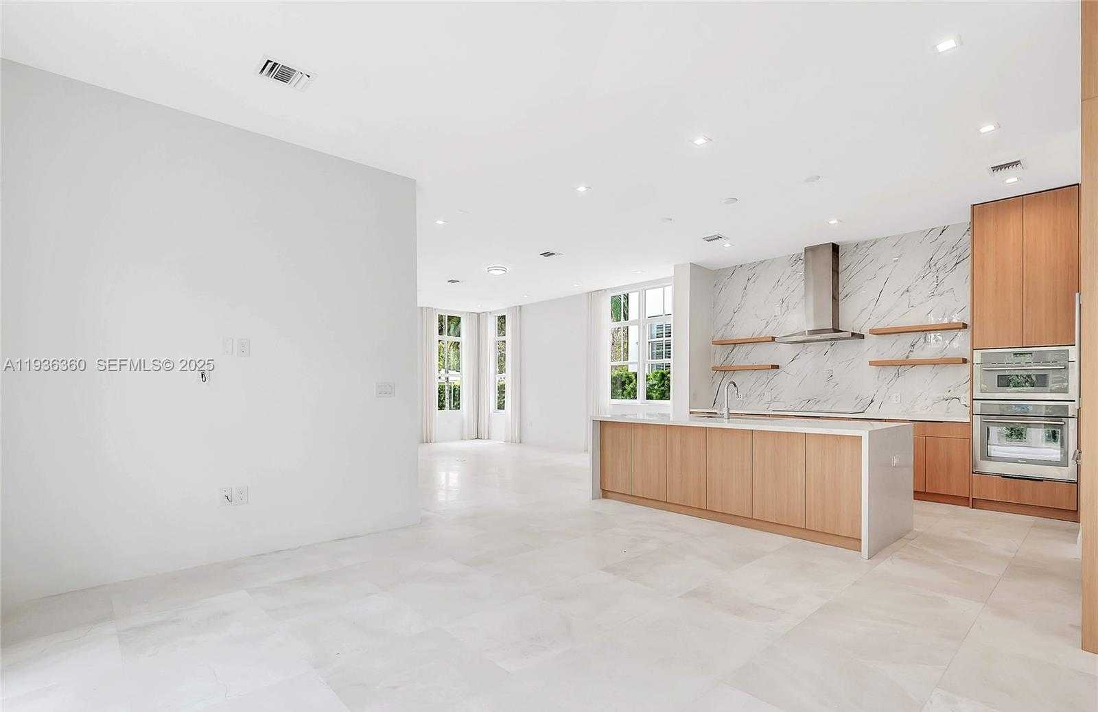 Small Image of 3400 PONCE DE LEON BLVD, Coral Gables Number 11