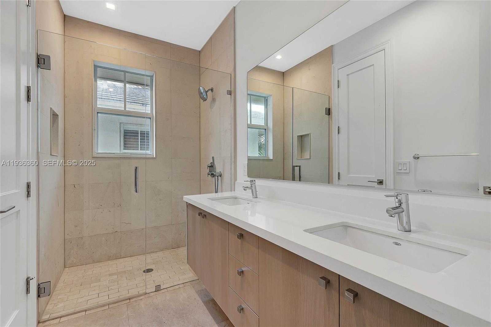 Small Image of 3400 PONCE DE LEON BLVD, Coral Gables Number 17