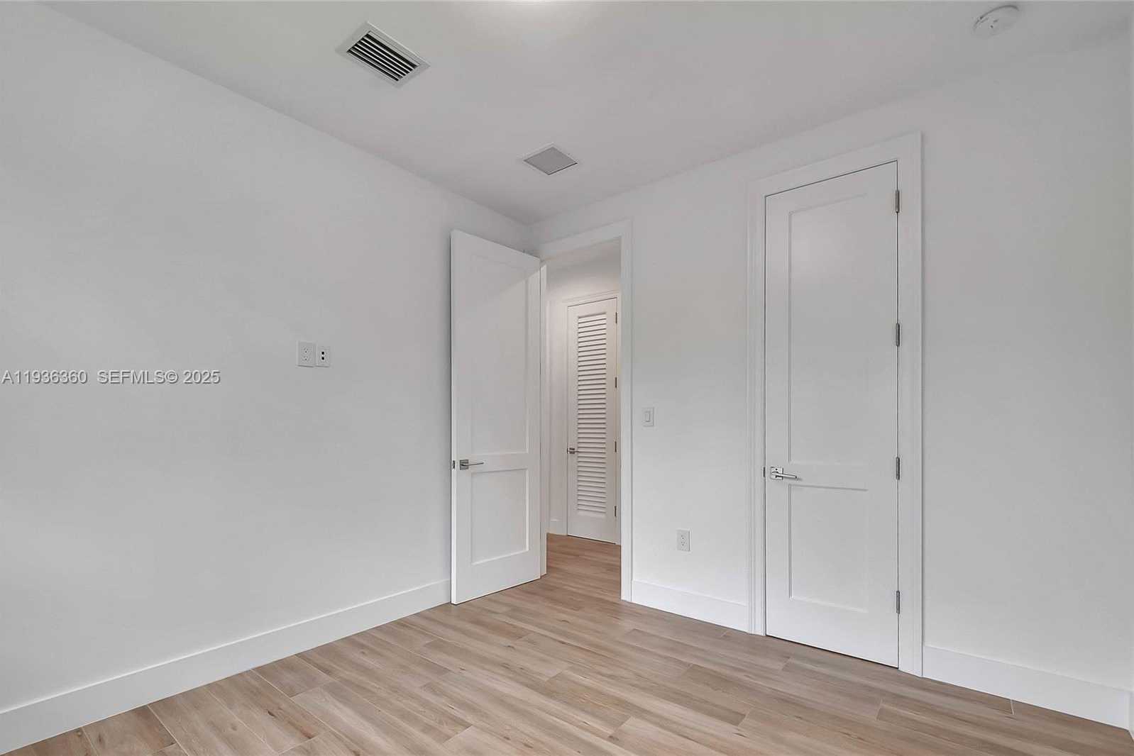 Small Image of 3400 PONCE DE LEON BLVD, Coral Gables Number 20