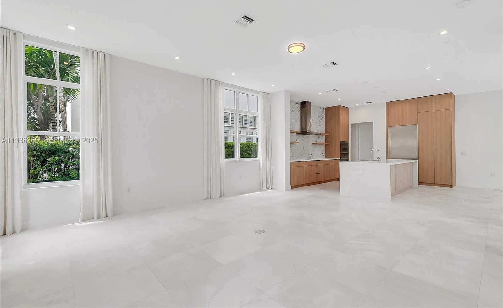 Small Image of 3400 PONCE DE LEON BLVD, Coral Gables Number 4