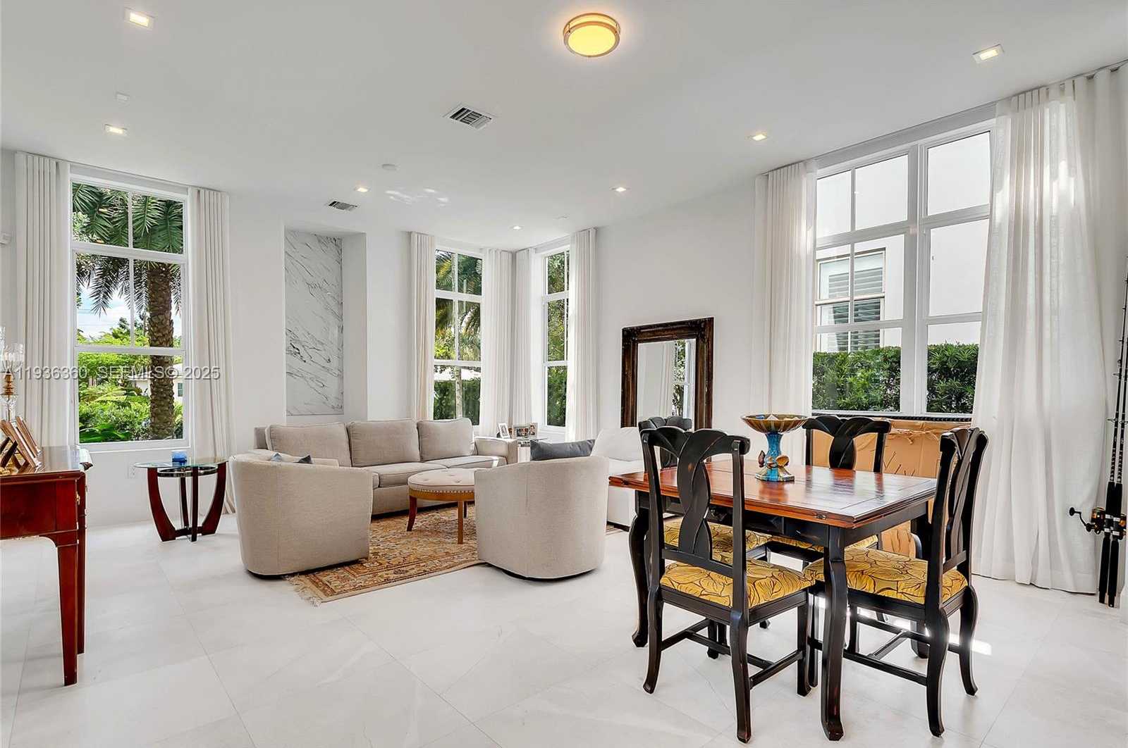 Small Image of 3400 PONCE DE LEON BLVD, Coral Gables Number 5