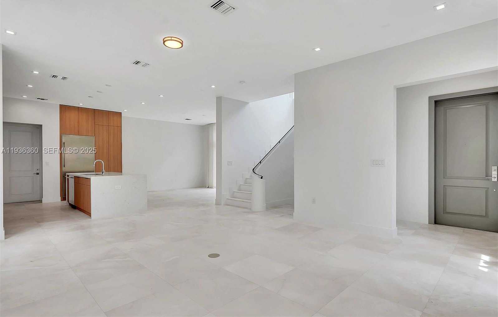 Small Image of 3400 PONCE DE LEON BLVD, Coral Gables Number 7