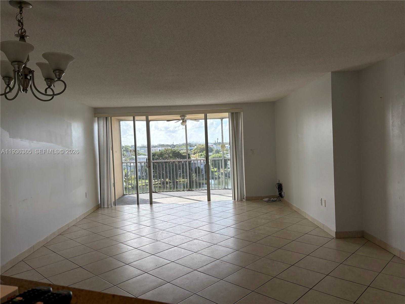 Small Image of 1750 NE 191st St, Miami, FL 33179, USA Number 13