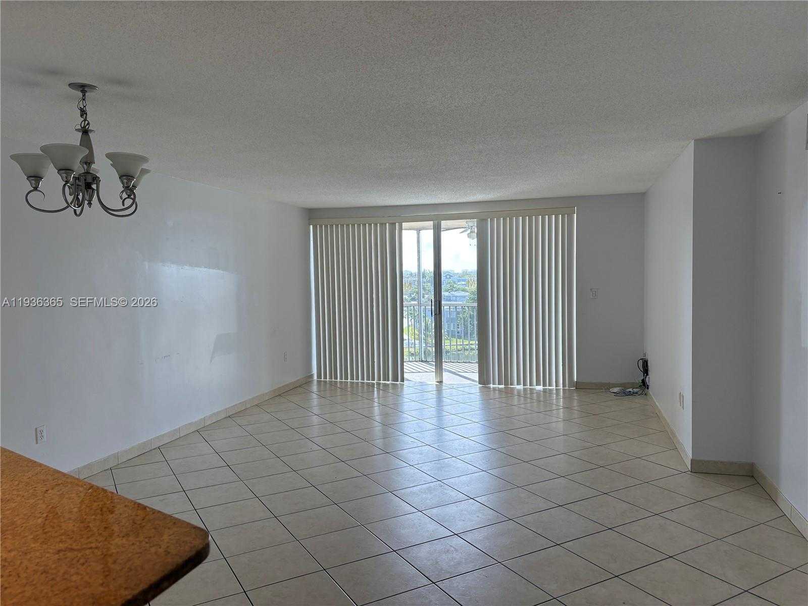 Small Image of 1750 NE 191st St, Miami, FL 33179, USA Number 14