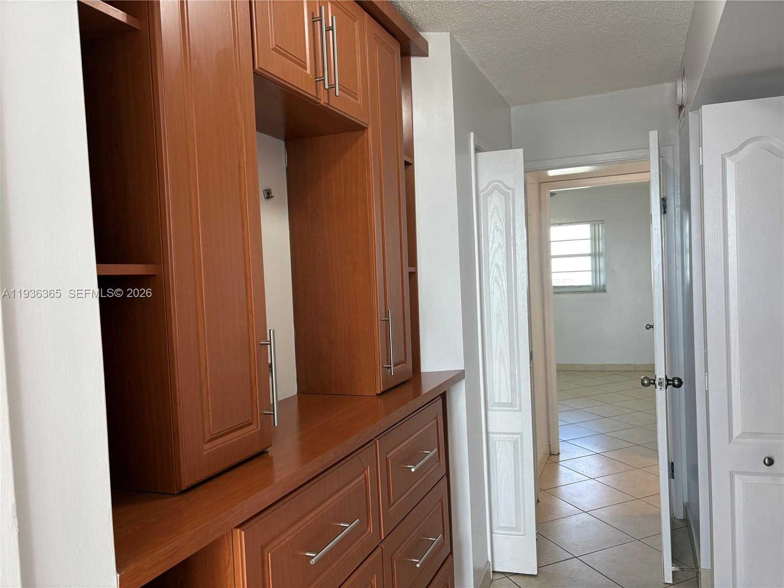 Small Image of 1750 NE 191st St, Miami, FL 33179, USA Number 19