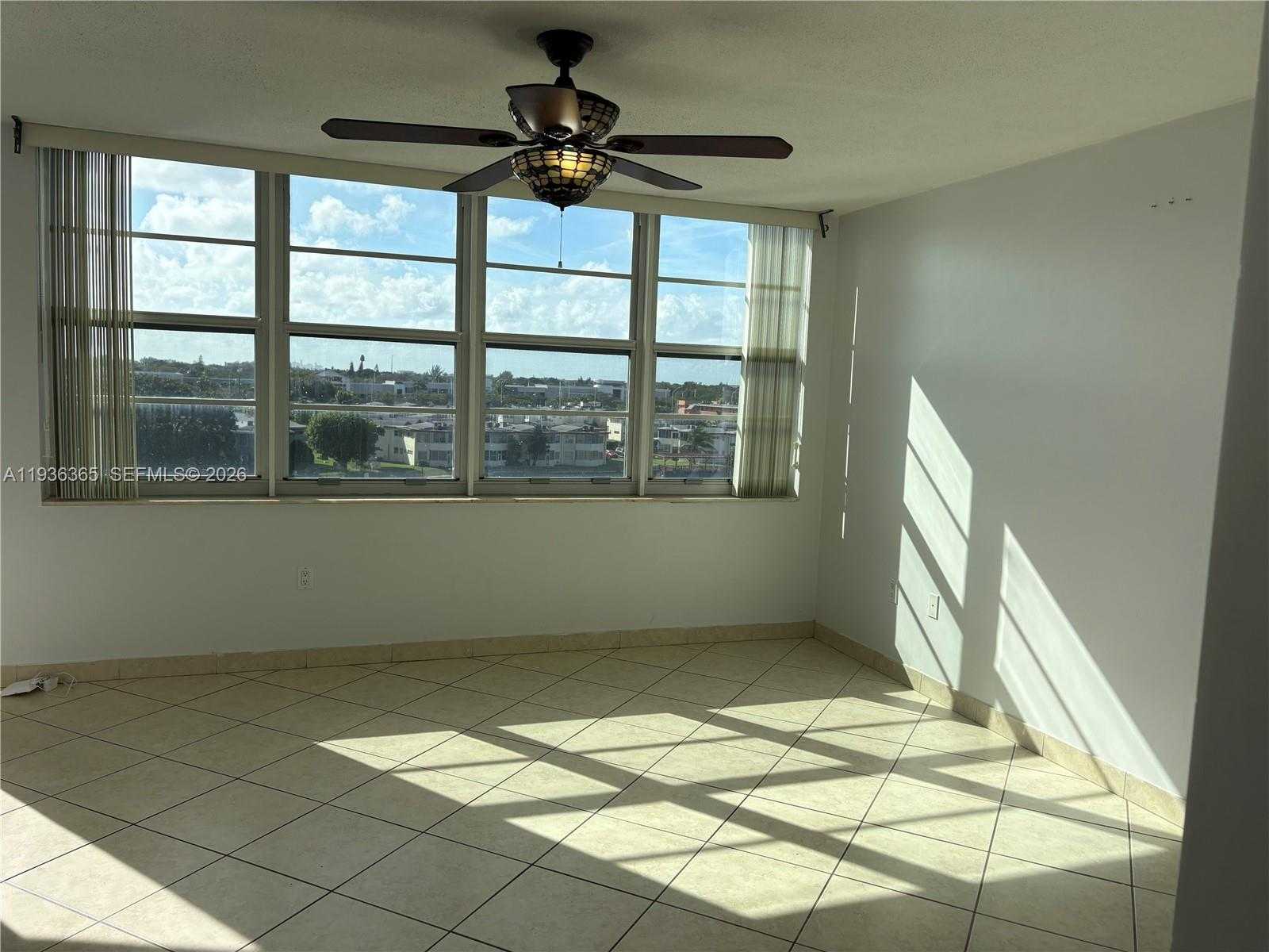 Small Image of 1750 NE 191st St, Miami, FL 33179, USA Number 21