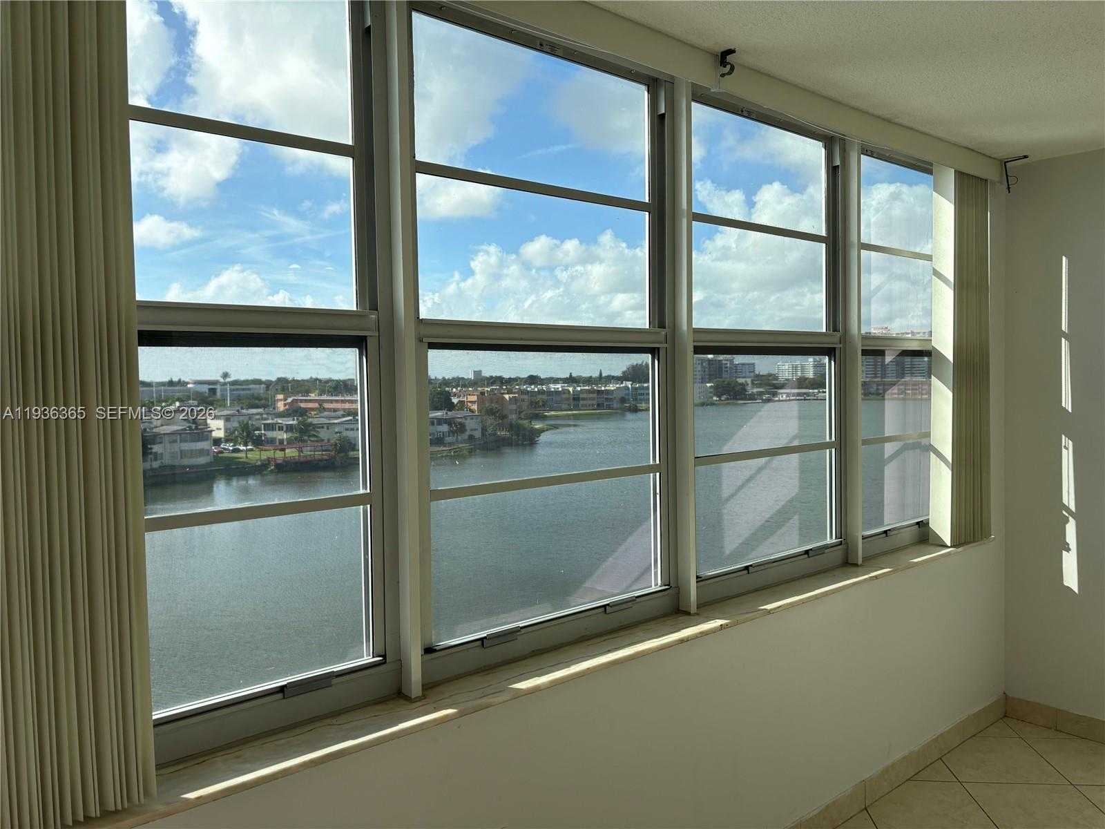 Small Image of 1750 NE 191st St, Miami, FL 33179, USA Number 22