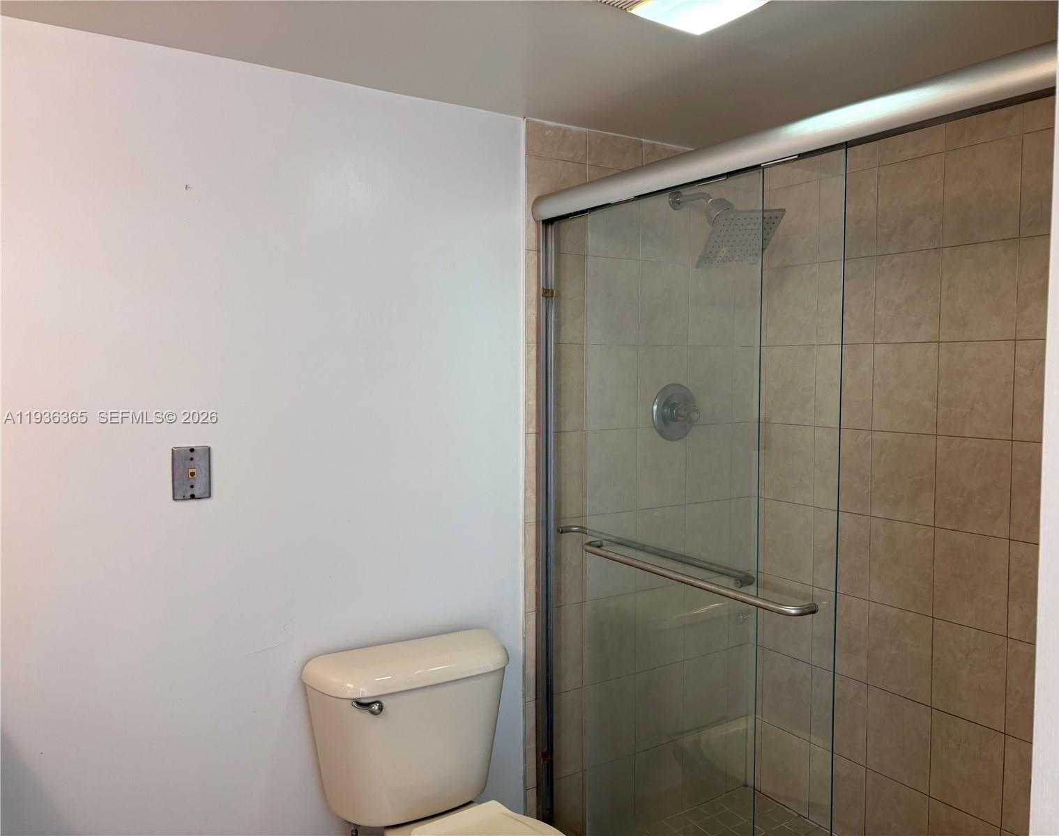 Small Image of 1750 NE 191st St, Miami, FL 33179, USA Number 27