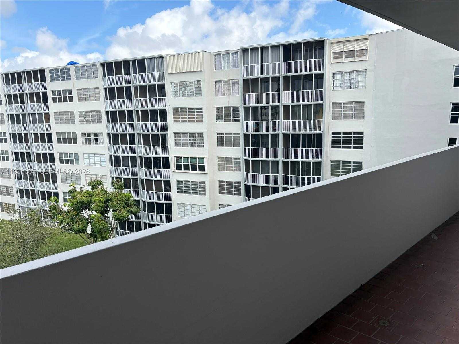 Small Image of 1750 NE 191st St, Miami, FL 33179, USA Number 28