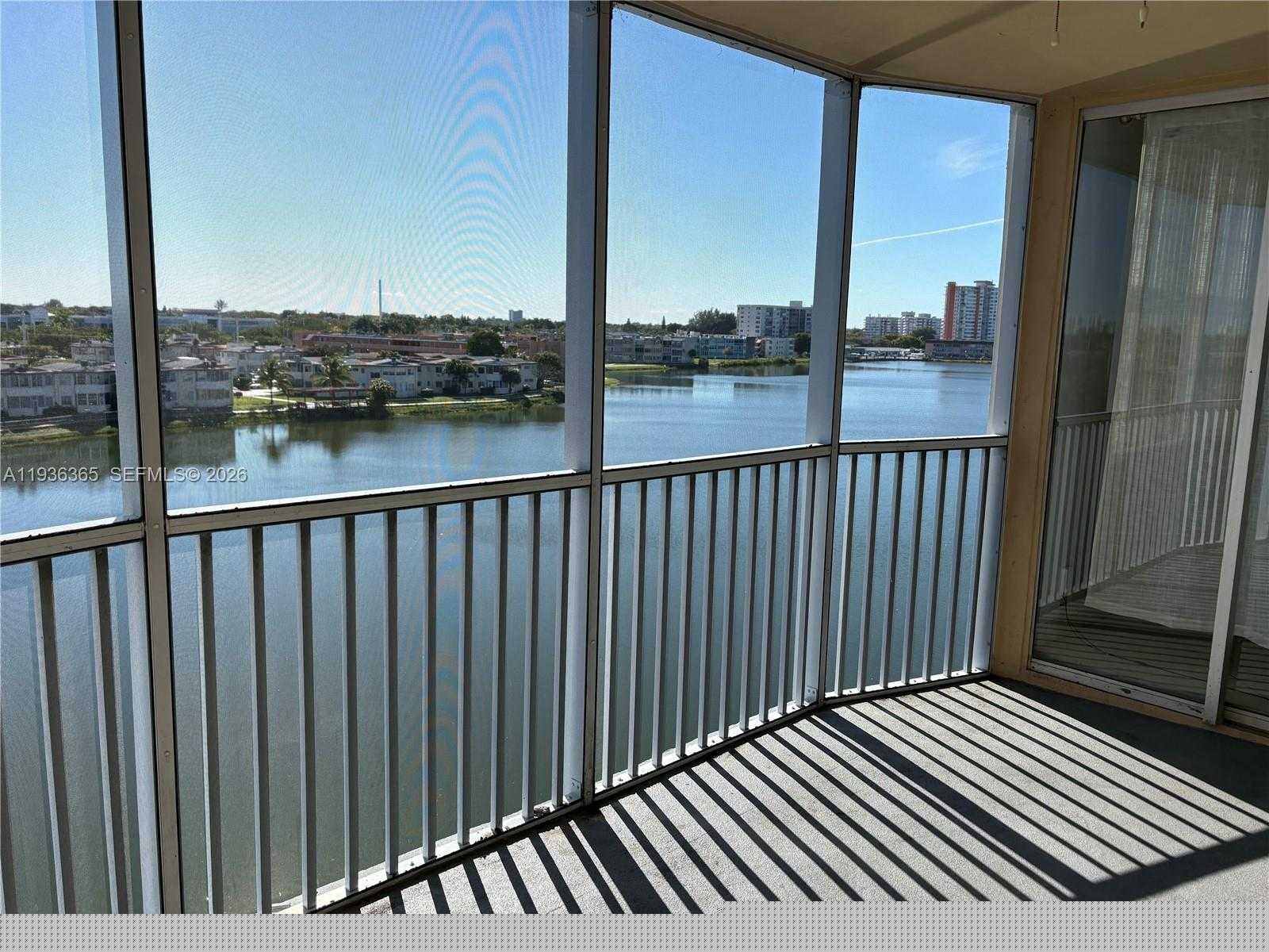 Small Image of 1750 NE 191st St, Miami, FL 33179, USA Number 29